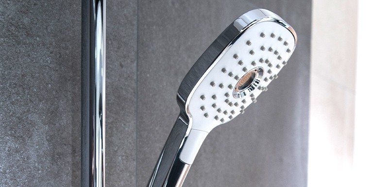 Jak odkamienić słuchawkę prysznicową — sprawdzone sposoby